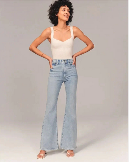 Jeans Acampanados de Tiro Alto – Elásticos